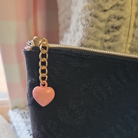 Juicy couture Elegant Black Heart-Accent Cosmetic Bag - Picture 3 of 7